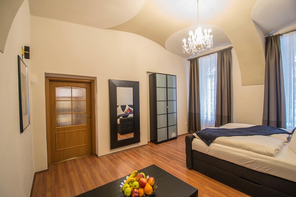 4Bdr Historical Spirit Apt By Ruterra Prague Extérieur photo