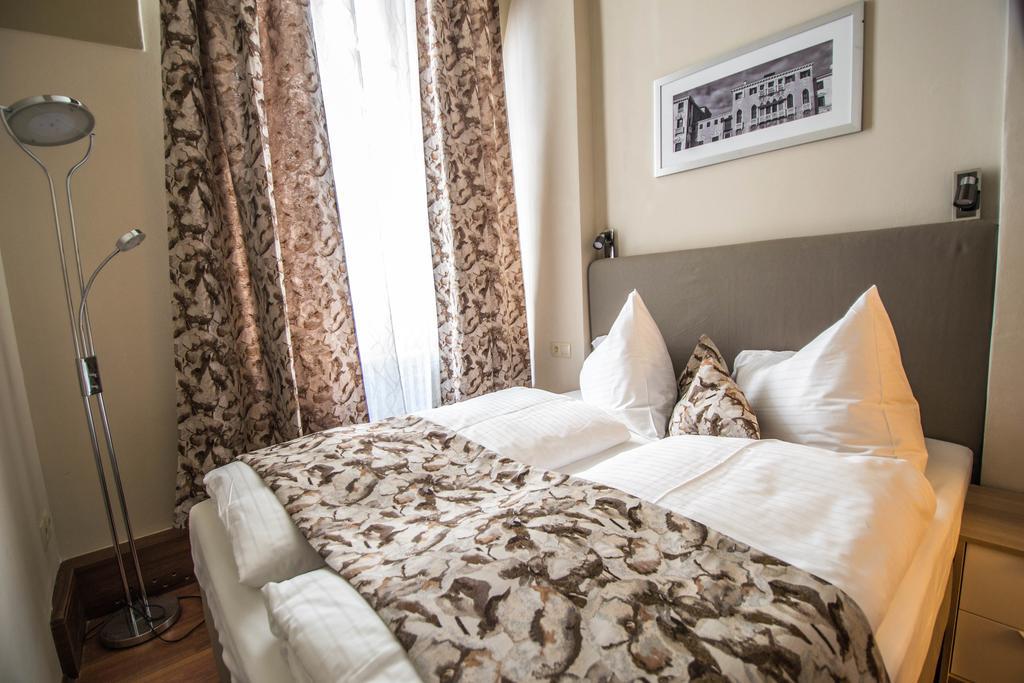 4Bdr Historical Spirit Apt By Ruterra Prague Extérieur photo