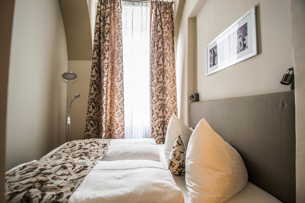 4Bdr Historical Spirit Apt By Ruterra Prague Extérieur photo