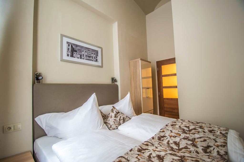 4Bdr Historical Spirit Apt By Ruterra Prague Extérieur photo