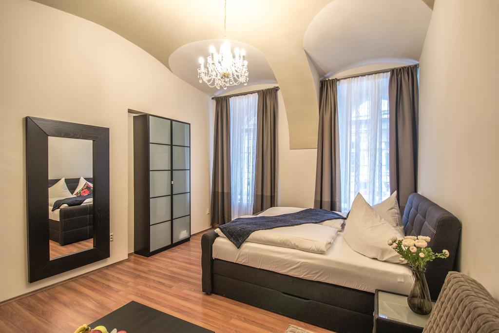 4Bdr Historical Spirit Apt By Ruterra Prague Extérieur photo